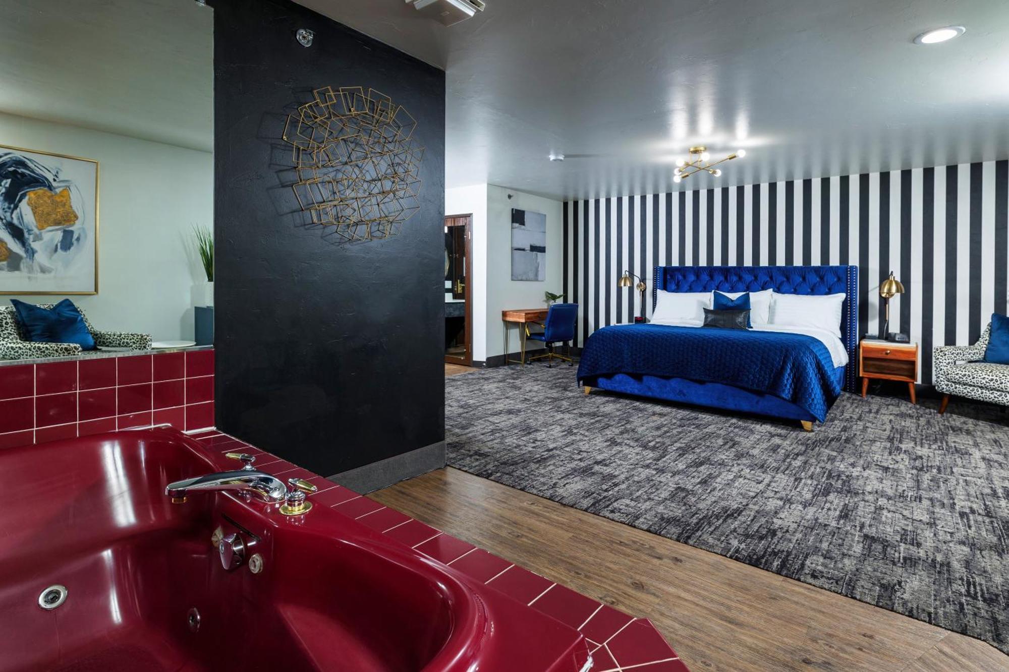 J Bay Hotel 3*